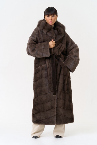 Превью изображения Длинная шуба из меха норки с капюшоном из меха куницы Миниатюра фотографии Длинная шуба из меха норки с капюшоном из меха куницы