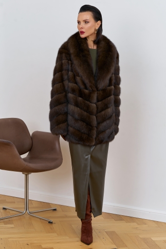 Миниатюра фотографии Женская шуба из соболя с воротником шаль