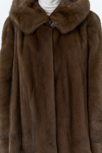 Миниатюра фотографии Шуба из меха норки с капюшоном