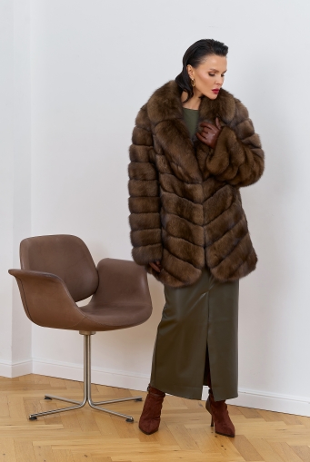 Миниатюра фотографии Женская шуба из соболя с английским воротником