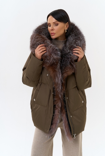 Миниатюра фотографии Женский пуховик с отделкой из меха блюфрост