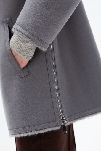 Миниатюра фотографии Женская двухсторонняя дубленка из эко кожи с капюшоном