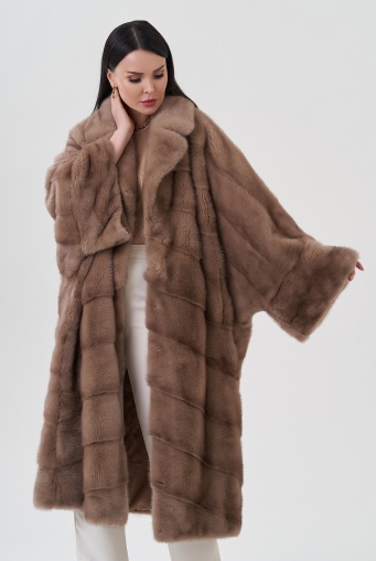 Превью изображения Шуба оверсайз с английским воротником  Миниатюра фотографии Шуба оверсайз с английским воротником