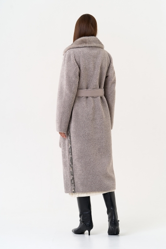 Превью изображения Женская двухсторонняя дубленка из эко замши Миниатюра фотографии Женская двухсторонняя дубленка из эко замши