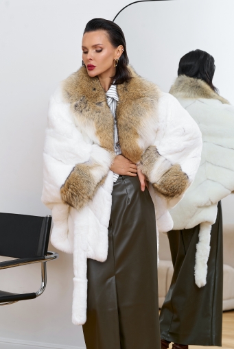 Превью изображения Шуба из кролика с отделкой из меха койота Миниатюра фотографии Шуба из кролика с отделкой из меха койота