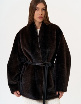 Купить Женская шуба из эко меха коричневого цвета в каталоге Искусственные шубы