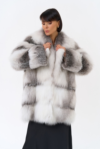 Миниатюра фотографии Шуба из белой лисы