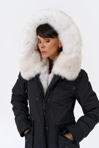 Миниатюра фотографии Женская парка с капюшоном из меха песца