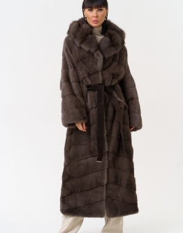 Купить Длинная шуба из меха норки с капюшоном из меха куницы в каталоге Норковые шубы