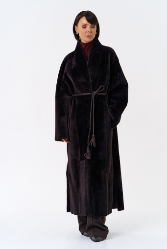 Миниатюра фотографии Женская двухсторонняя дубленка с декоративным поясом