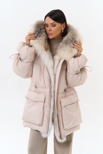 Миниатюра фотографии Женский пуховик с капюшоном из меха лисы