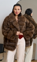 Миниатюра фотографии Женская шуба из куницы с английским воротником