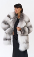 Миниатюра фотографии Шуба из белой лисы