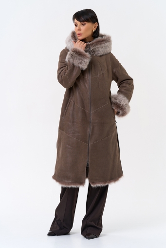 Миниатюра фотографии Женская натуральная дубленка с капюшоном