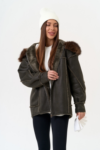 Миниатюра фотографии Женская дубленка из эко замши с капюшоном из эко меха