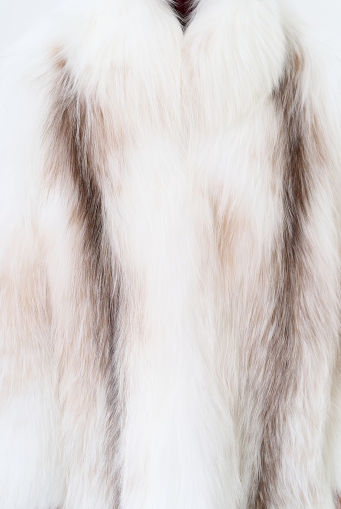 Миниатюра фотографии Белая шуба из лисы