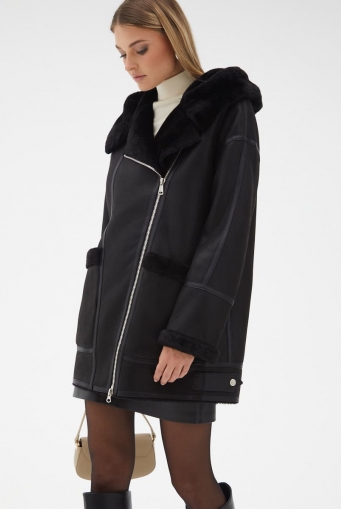 Миниатюра фотографии Женская удлиненная дубленка из эко кожи