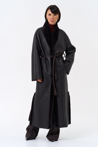 Миниатюра фотографии Женская двухсторонняя дубленка с декоративным поясом