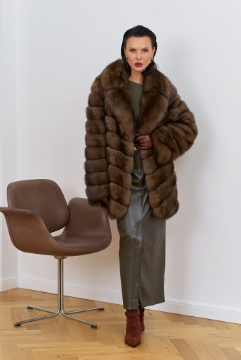 Миниатюра фотографии Женская шуба из соболя с английским воротником