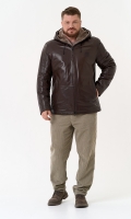 Миниатюра фотографии Мужская дубленка коричневого цвета с капюшоном