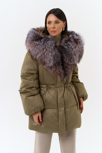 Миниатюра фотографии Женский пуховик с капюшоном из меха блюфрост