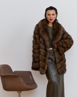 Купить Женская шуба из соболя с английским воротником в каталоге Шубы