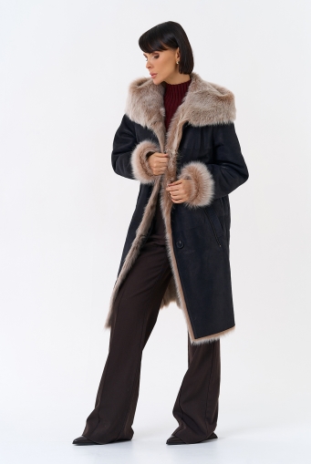 Миниатюра фотографии Женская натуральная дубленка с капюшоном