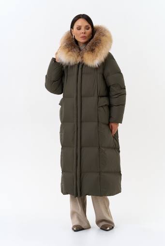Миниатюра фотографии Женский длинный пуховик с отделкой из меха лисы