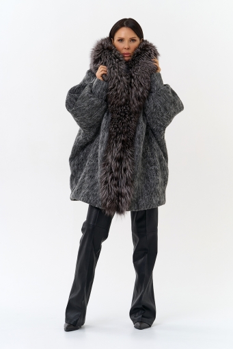 Миниатюра фотографии Женский удлиненный пуховик с отделкой из меха чернобурки