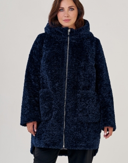 Купить Женское пальто из эко меха в синем цвете с капюшоном в каталоге