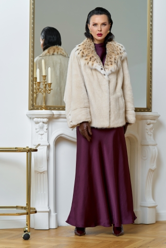 Миниатюра фотографии Куртка из меха норки с английским воротником из меха рыси