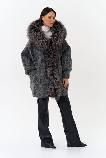 Миниатюра фотографии Женский удлиненный пуховик с отделкой из меха чернобурки