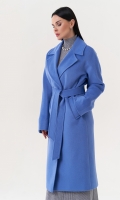 Миниатюра фотографии Женское пальто с английским воротником