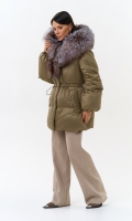 Миниатюра фотографии Женский пуховик с капюшоном из меха блюфрост
