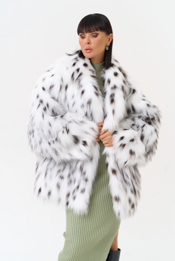 Миниатюра фотографии Белая шуба из меха лисы с поясом