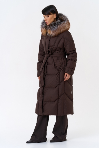 Миниатюра фотографии Женский пуховик с отделкой из меха блюфрост