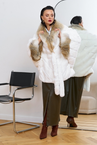 Превью изображения Шуба из кролика с отделкой из меха койота Миниатюра фотографии Шуба из кролика с отделкой из меха койота