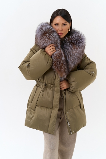 Миниатюра фотографии Женский пуховик с капюшоном из меха блюфрост