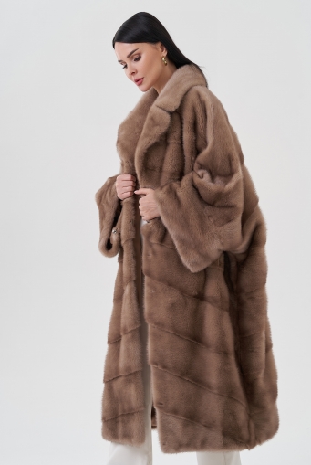 Превью изображения Шуба оверсайз с английским воротником  Миниатюра фотографии Шуба оверсайз с английским воротником