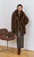 Миниатюра фотографии Женская шуба из соболя с английским воротником