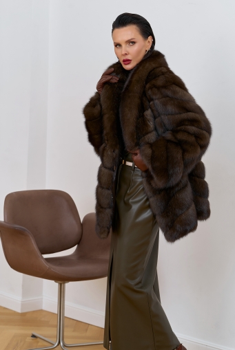 Миниатюра фотографии Женская шуба из соболя с воротником шаль