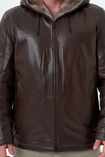 Миниатюра фотографии Мужская дубленка коричневого цвета с капюшоном