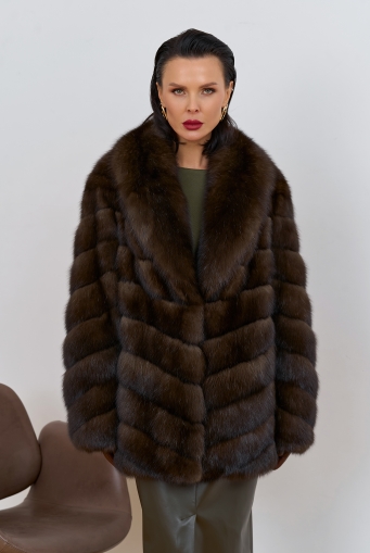 Миниатюра фотографии Женская шуба из соболя с воротником шаль