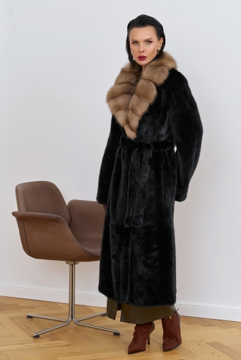 Превью изображения Шуба из меха норки с воротником из меха куницы Миниатюра фотографии Шуба из меха норки с воротником из меха куницы