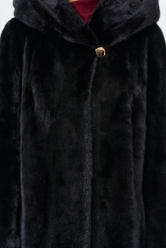 Миниатюра фотографии Женская шуба из скандинавской норки с капюшоном