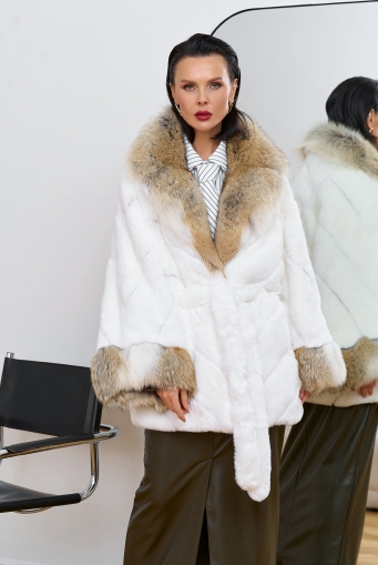 Превью изображения Шуба из кролика с отделкой из меха койота Миниатюра фотографии Шуба из кролика с отделкой из меха койота