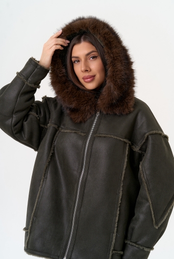 Миниатюра фотографии Женская дубленка из эко замши с капюшоном из эко меха