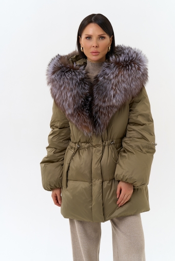 Миниатюра фотографии Женский пуховик с капюшоном из меха блюфрост