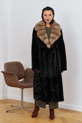 Превью изображения Шуба из меха норки с воротником из меха куницы Миниатюра фотографии Шуба из меха норки с воротником из меха куницы