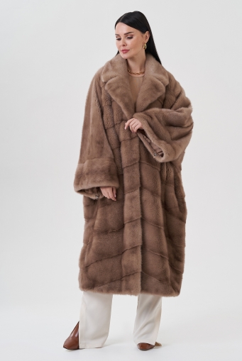 Превью изображения Шуба оверсайз с английским воротником  Миниатюра фотографии Шуба оверсайз с английским воротником